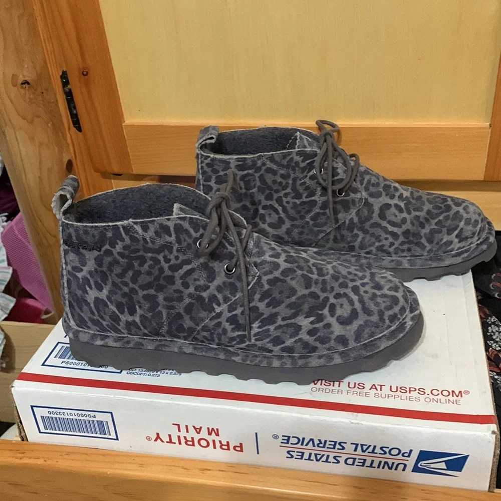 Leopard Suede Bearpaws - Picture 2 of 5